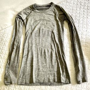LIKE NEW LULULEMON Swiftly Tech 2.0 Long Sleeve